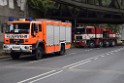 LKW blieb unter Bruecke haengen Koeln Ehrenfeld Innere Kanalstr Hornstr P319